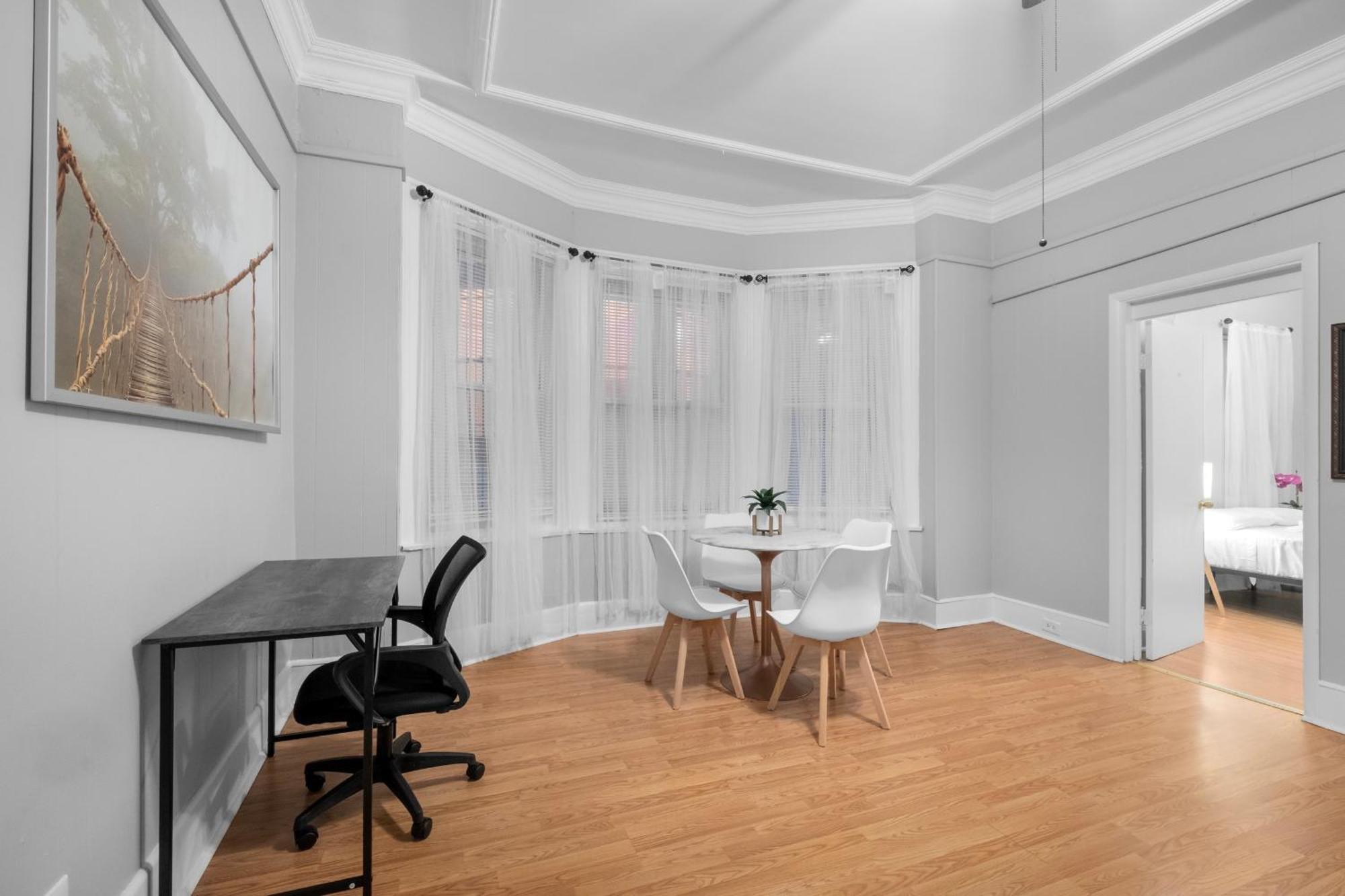 Charming 2br Near Drexel Apartment *