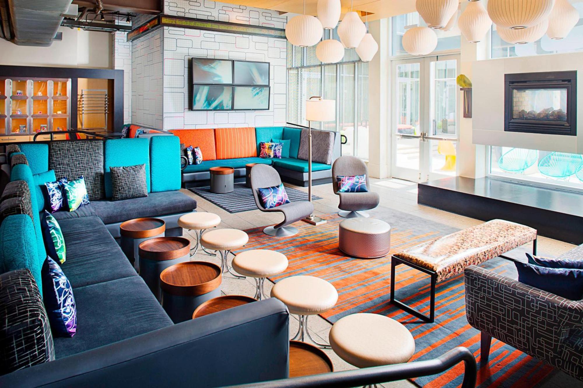 Aloft Airport 3*