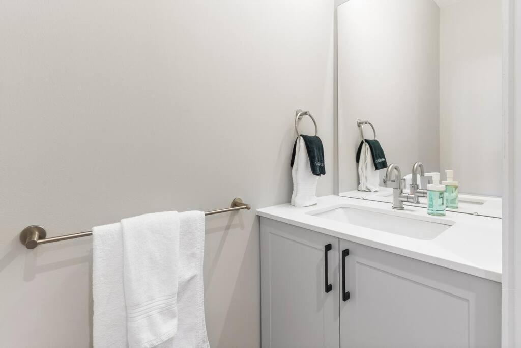 Apartment Amazing City Views - Sleeps 6 - Near Fishtown *