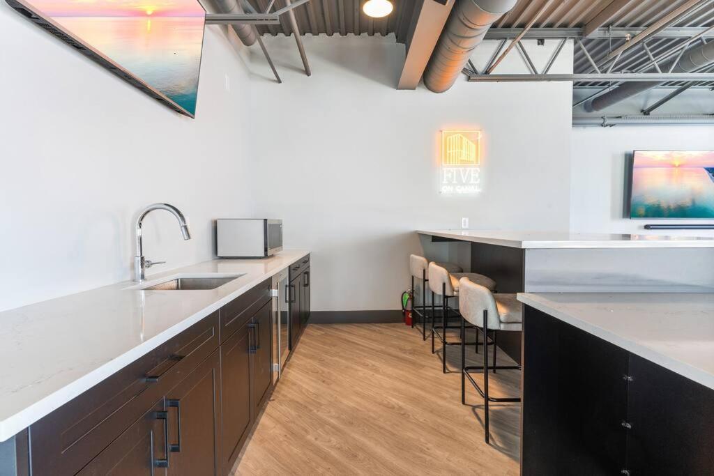Amazing City Views - Sleeps 6 - Near Fishtown Apartment