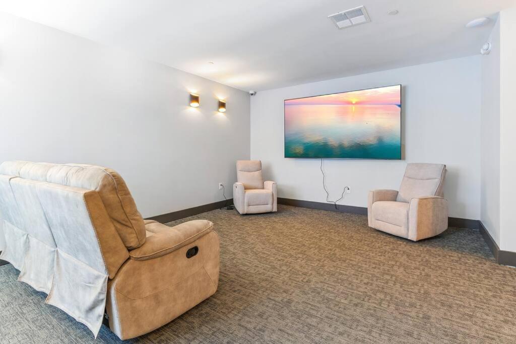Apartment King Bed - Stunning Pier Views - Near Fishtown *