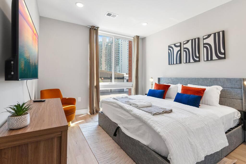 Apartment King Bed - Stunning Pier Views - Near Fishtown Philadelphia