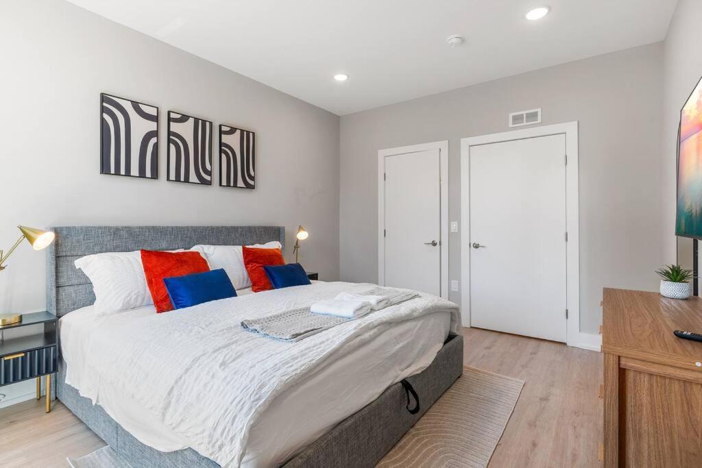King Bed - Stunning Pier Views - Near Fishtown *