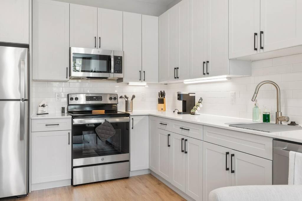 Apartment King Bed - Stunning Pier Views - Near Fishtown Philadelphia
