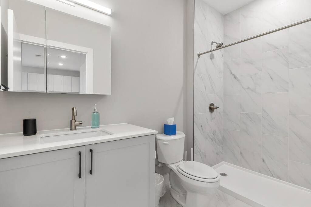 Apartment King Bed - Stunning Pier Views - Near Fishtown
