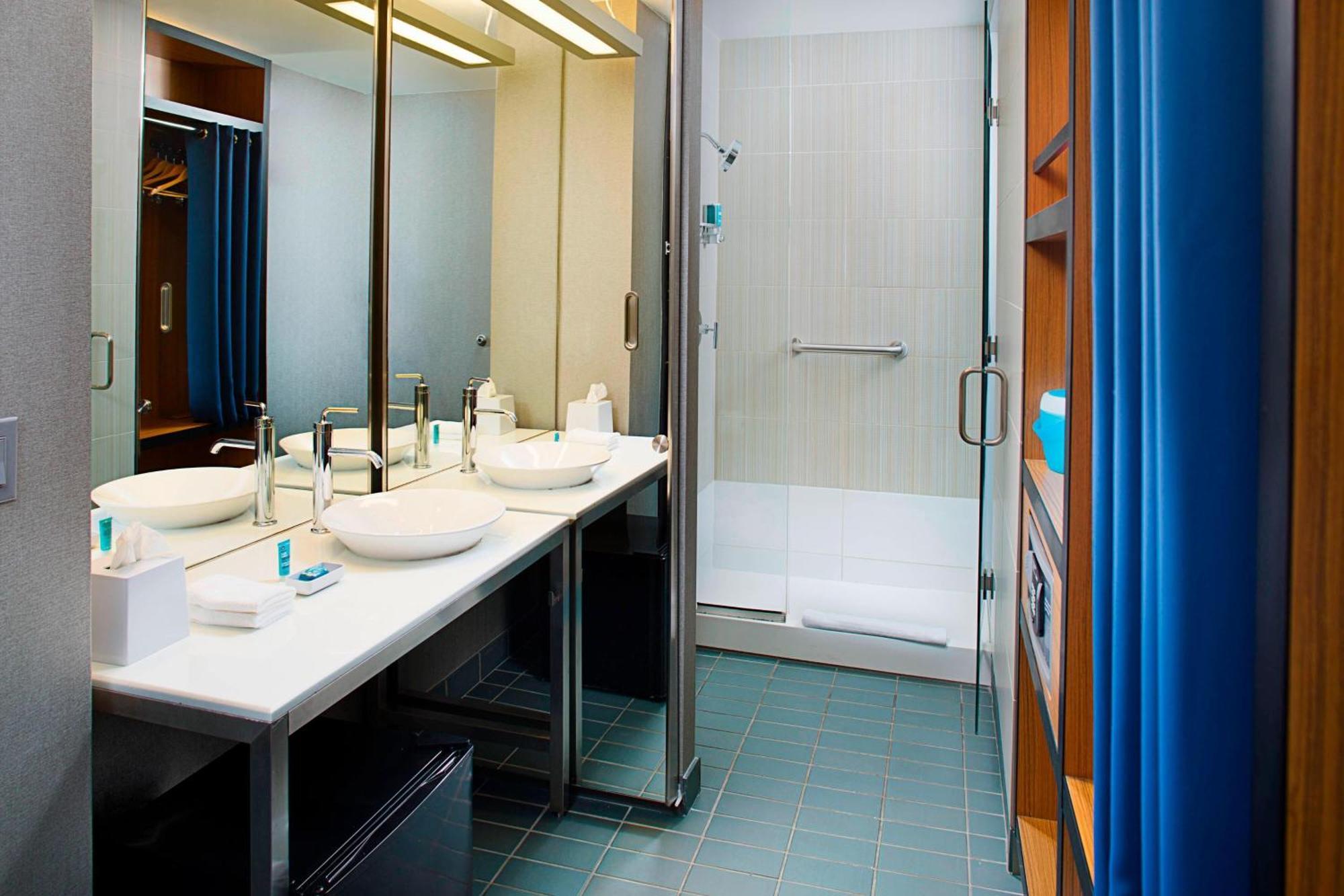 Aloft Airport 3* Philadelphia