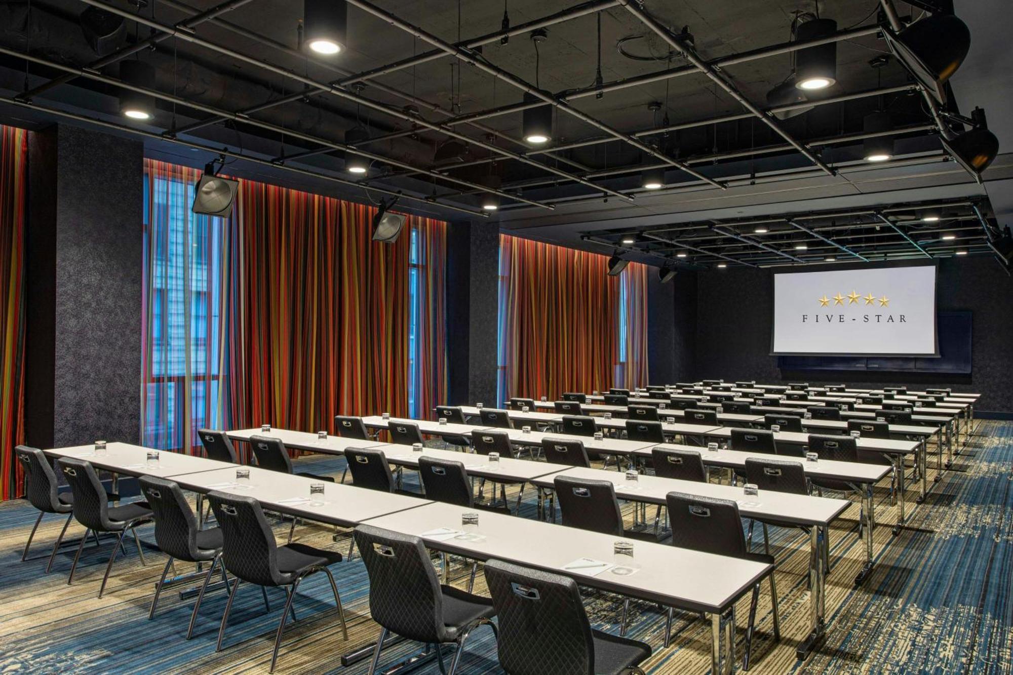 Element Downtown 4*