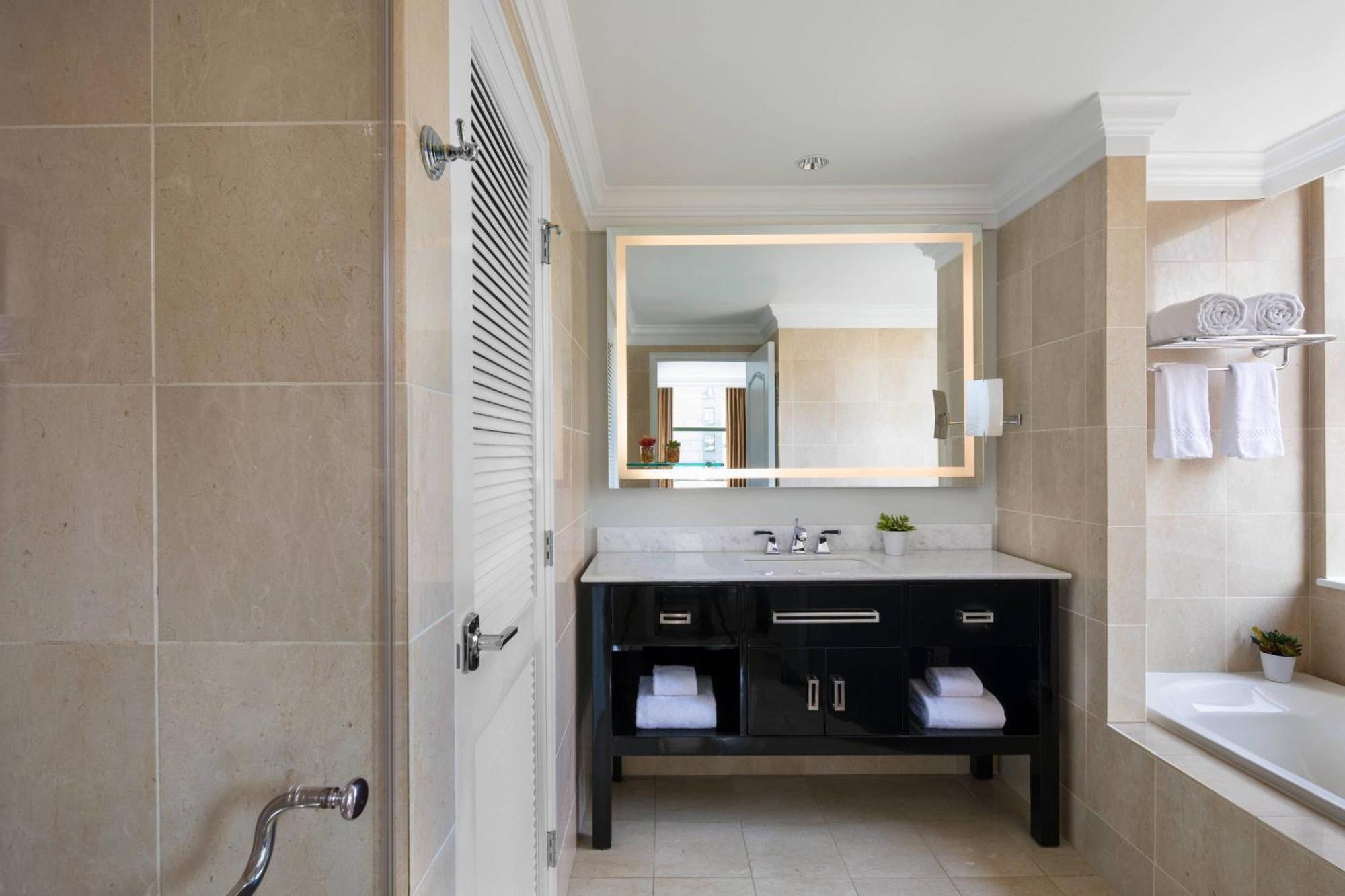 The Ritz-carlton,