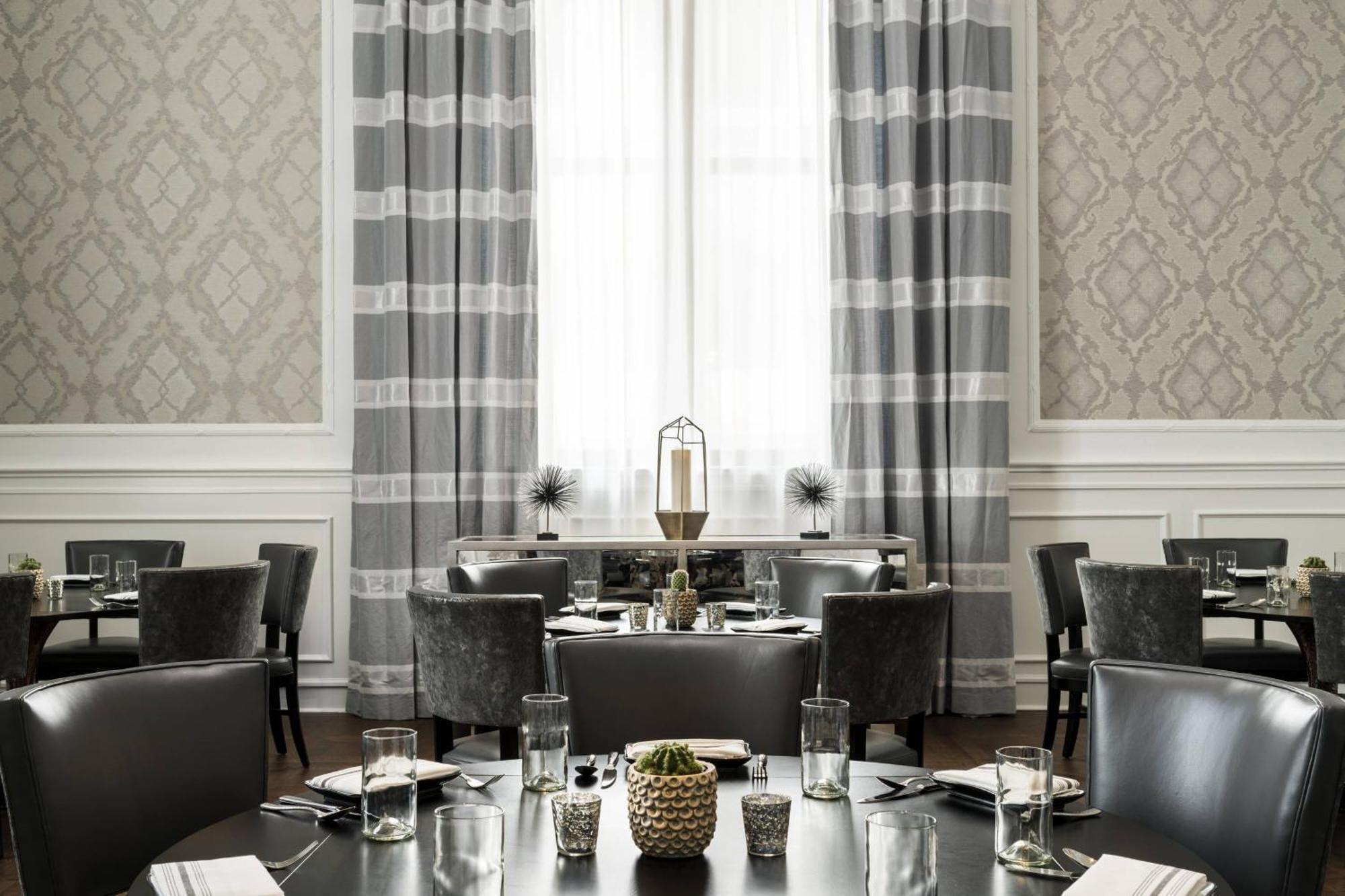 The Ritz-carlton, Hotel