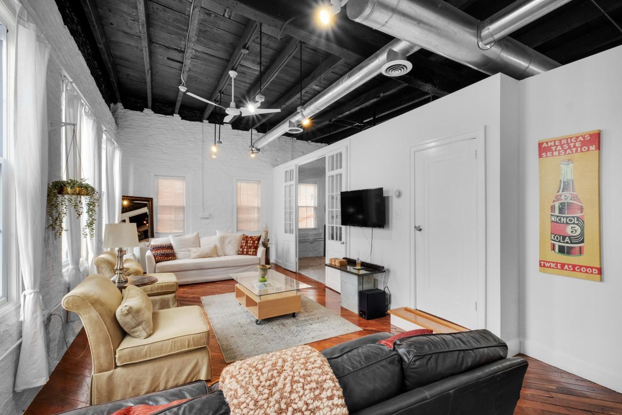 Historic Germantown 1br Loft Apartment *