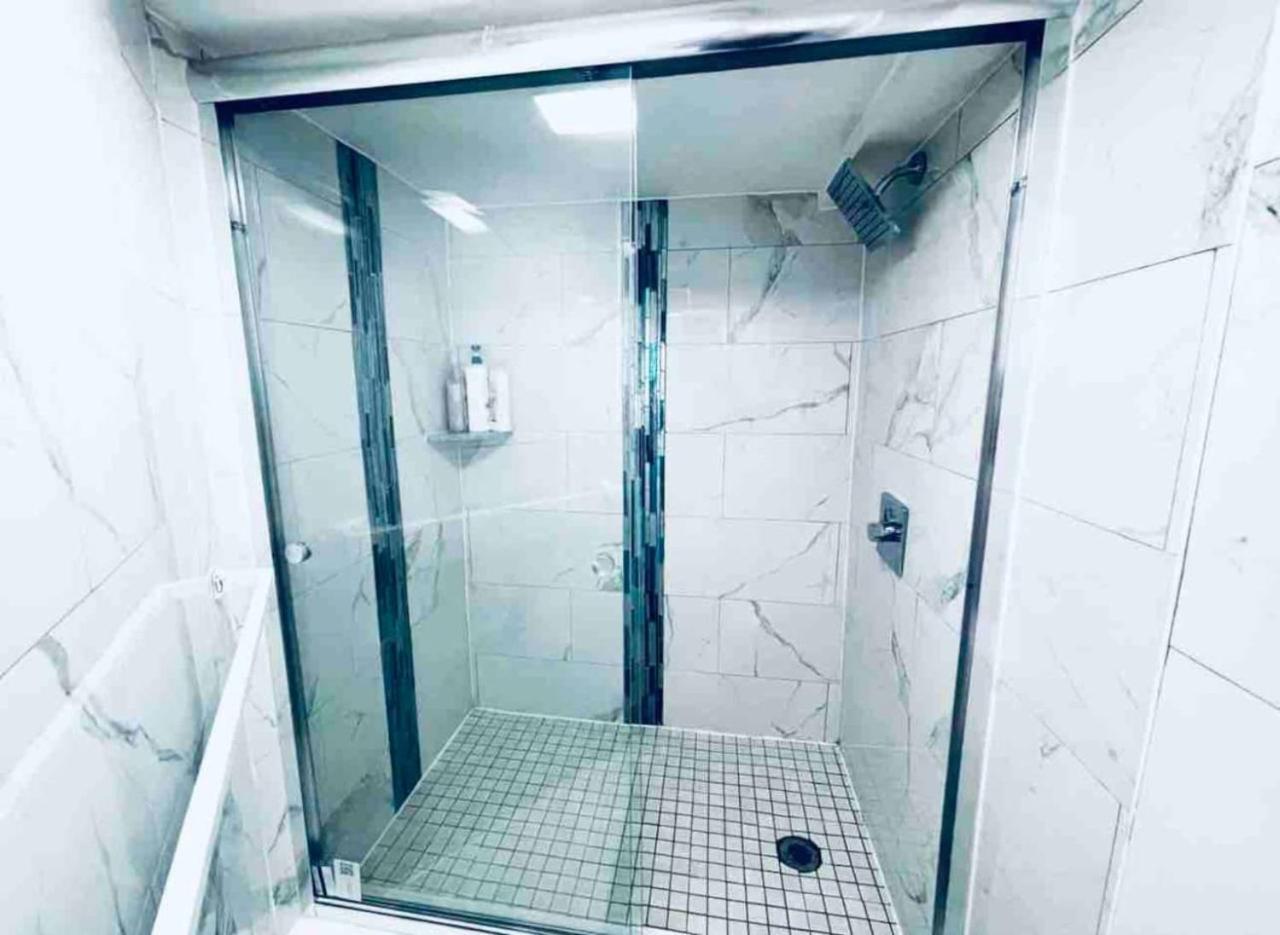 Downtown Hall Near Rittenhouse Square 1 Bd * Philadelphia