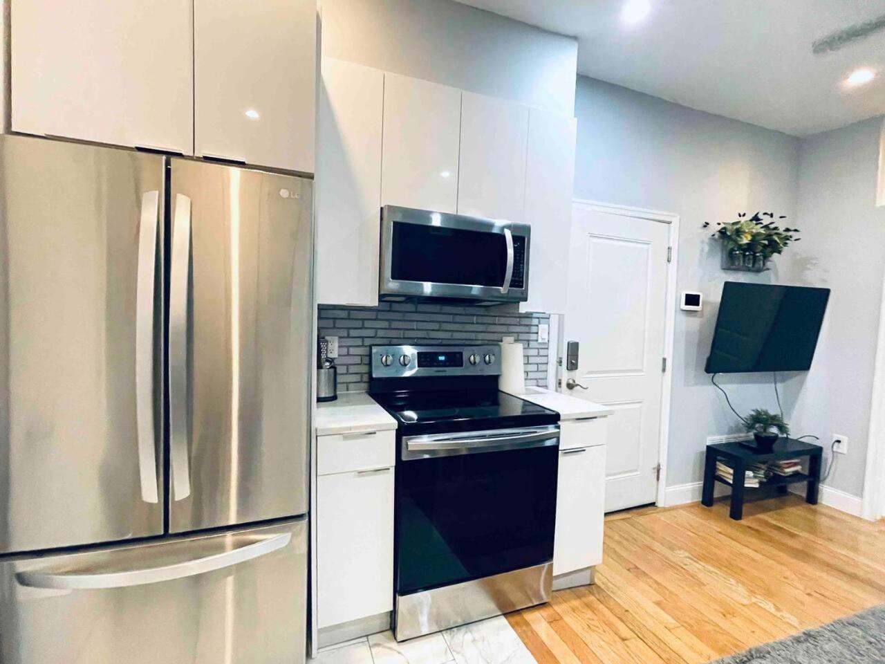 Downtown Hall Near Rittenhouse Square 1 Bd