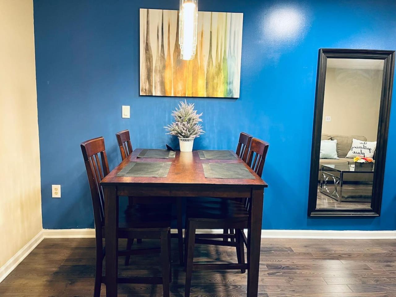 Cozy Beautiful 2bd In Center Philadelphia