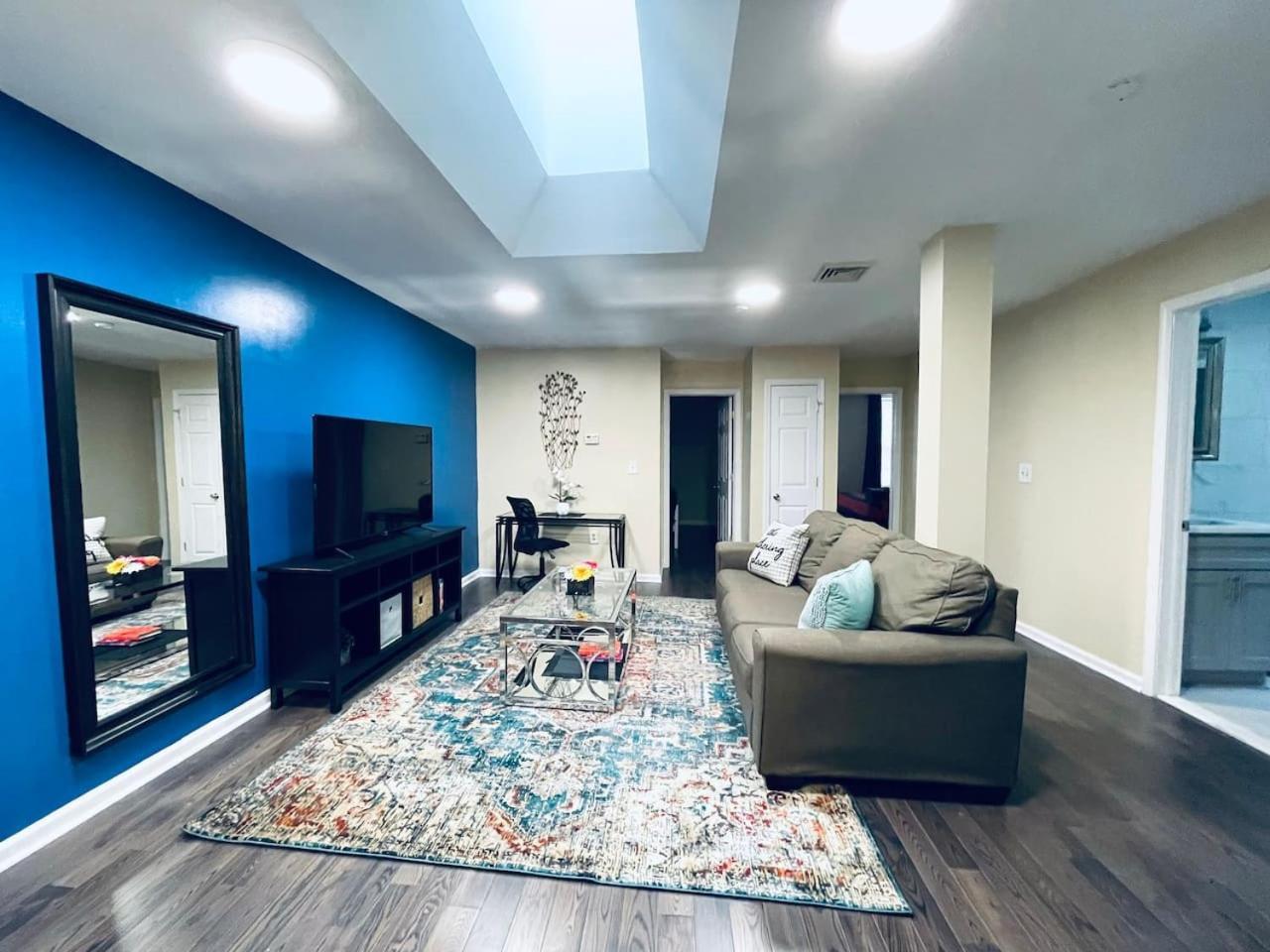 Cozy Beautiful 2bd In Center