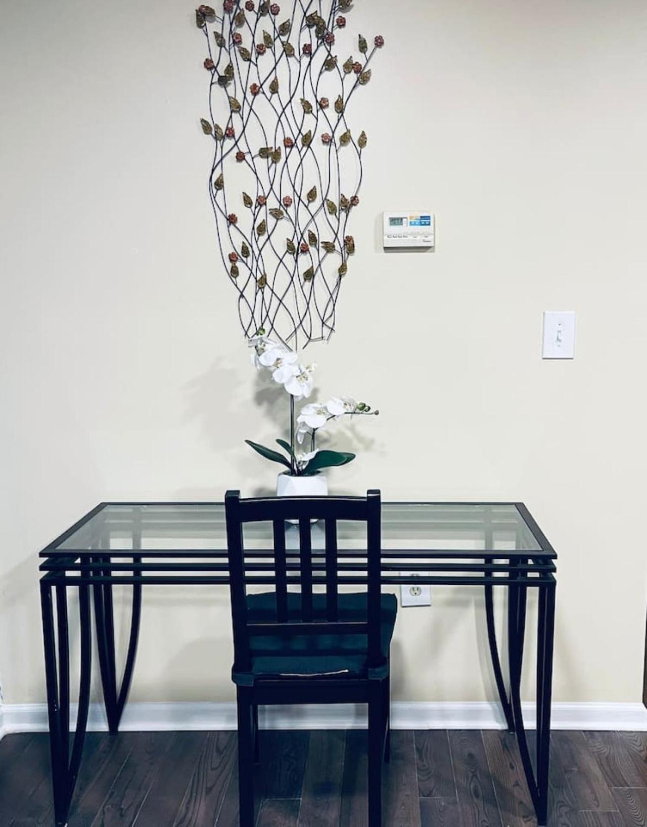 Cozy Beautiful 2bd In Center *