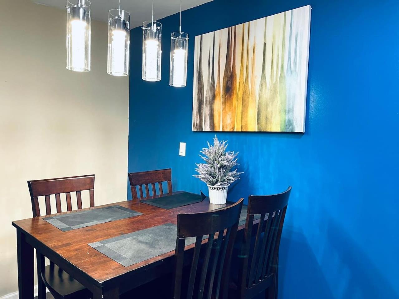 Cozy Beautiful 2bd In Center Philadelphia