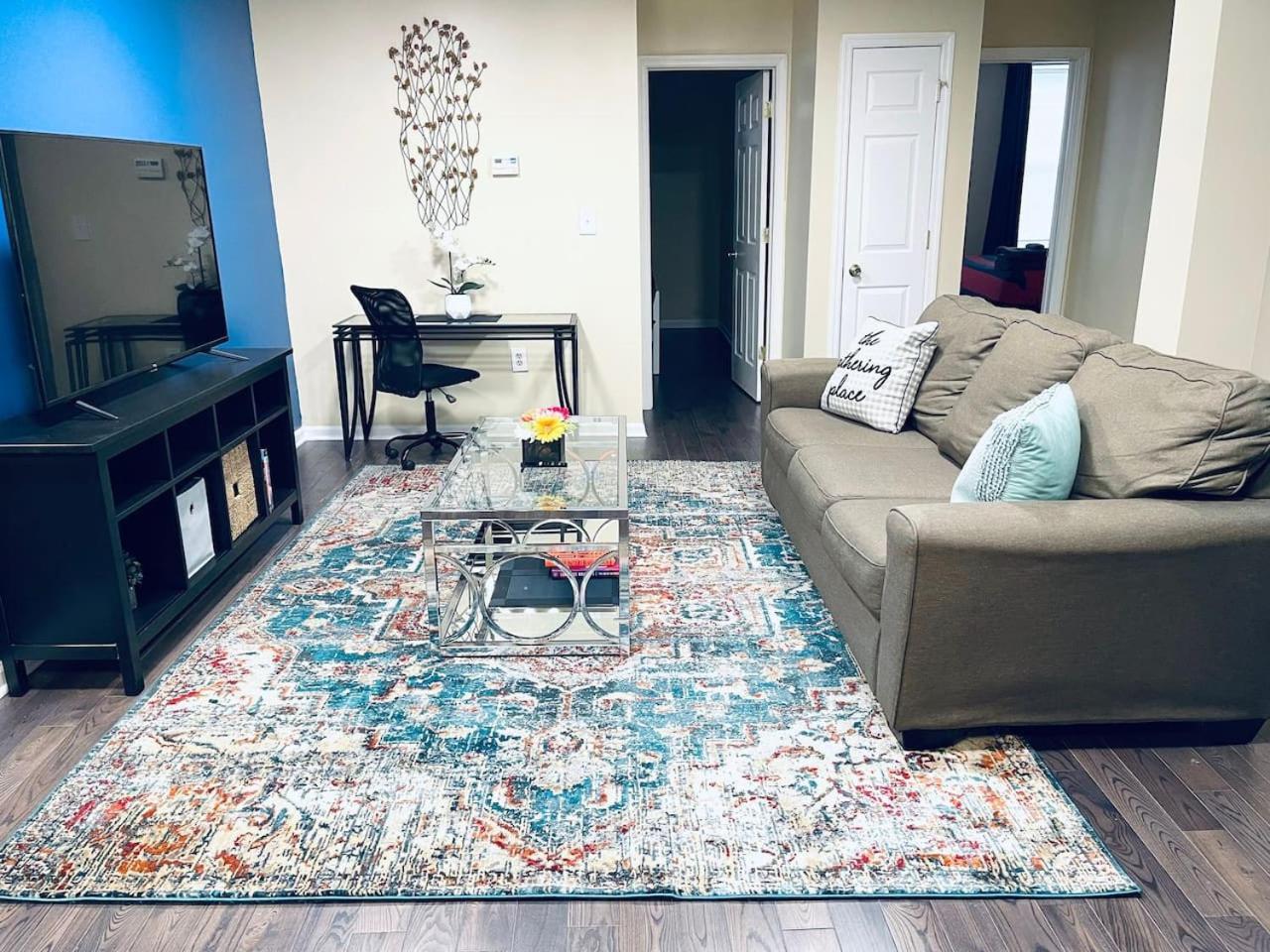 Cozy Beautiful 2bd In Center Apartment