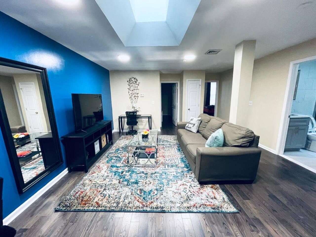 Cozy Beautiful 2bd In Center Philadelphia
