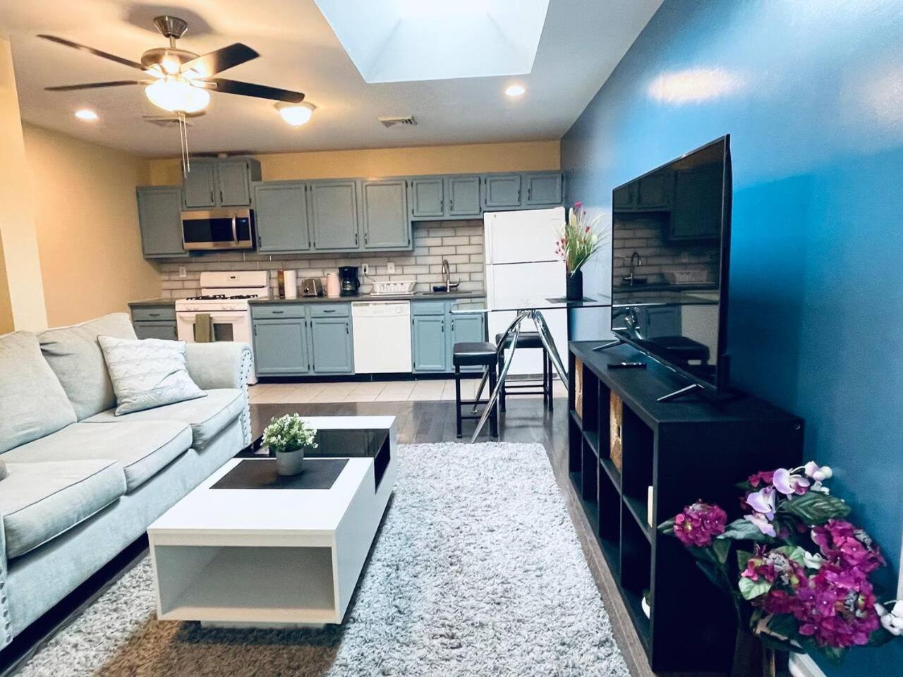 Cozy 1bd - Magic Garden In Center Philadelphia