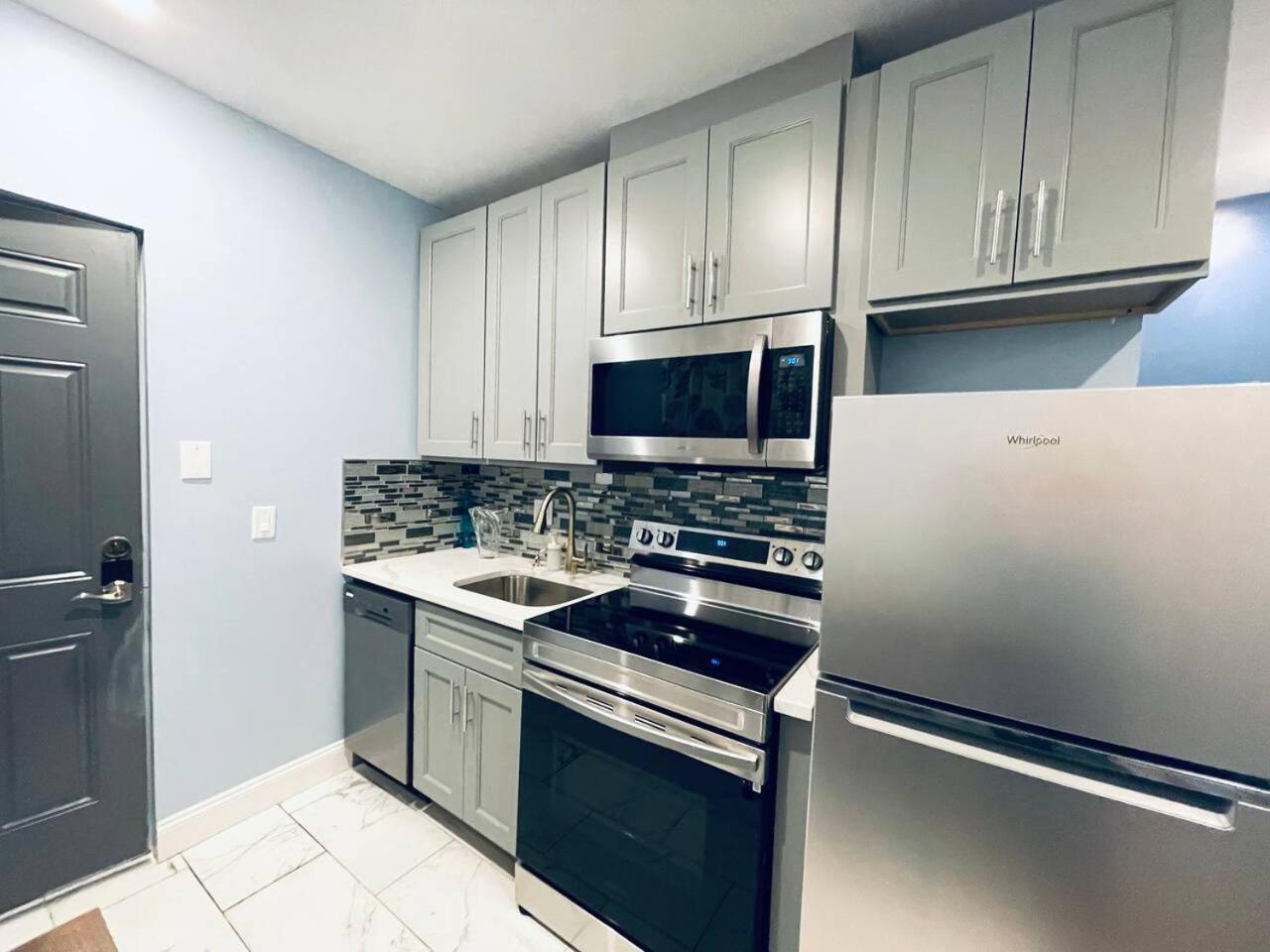 Rittenhouse Square Near Kimmel Center Apartment *