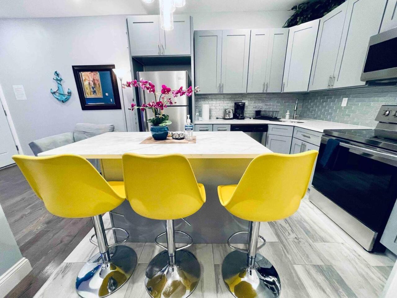 Lovely Beautiful 2br In Center * Philadelphia