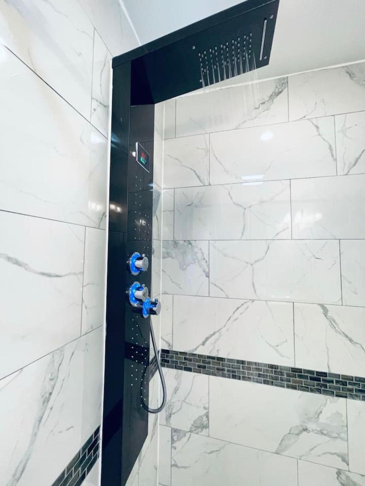 Downtown Hall Close By Kimmel Center 1bd Apartment *