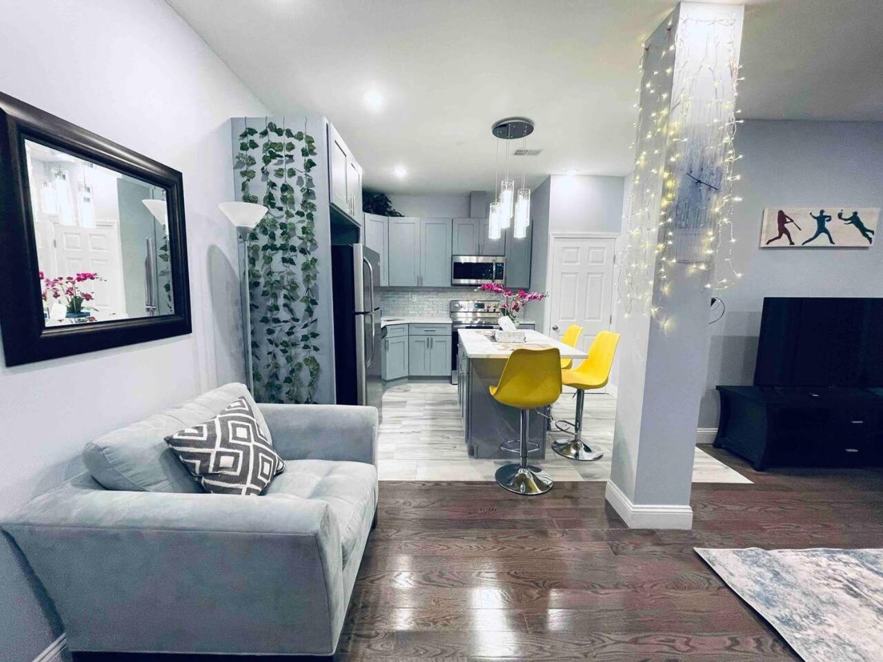 Lovely Beautiful 2br In Center *