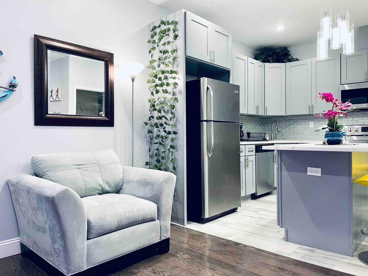 Lovely Beautiful 2br In Center