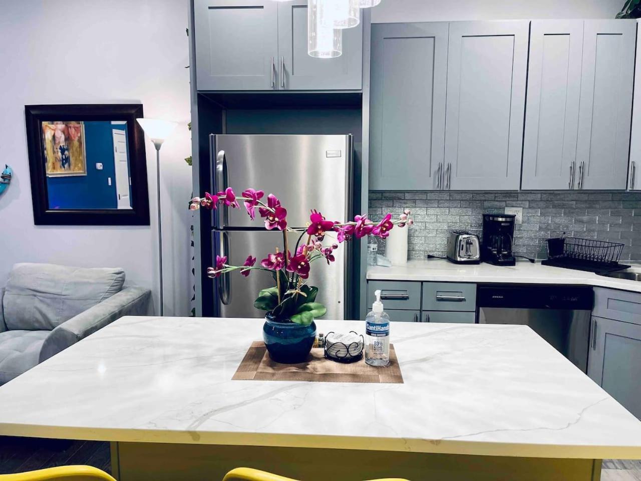 Lovely Beautiful 2br In Center Philadelphia