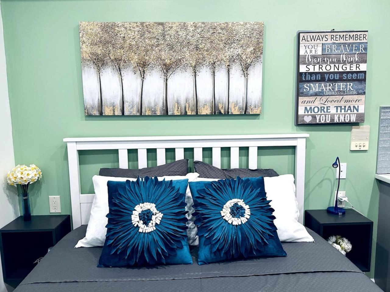 New - Close By Rittenhouse Square Apartment