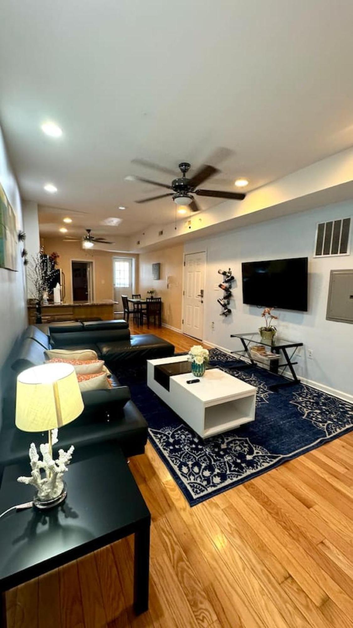 Modern Cozy Huge Balcony In Heart Of Passyunk