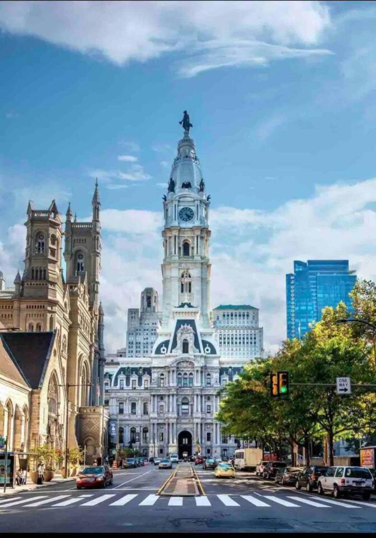 New - Nearby Rittenhouse Square Apartment