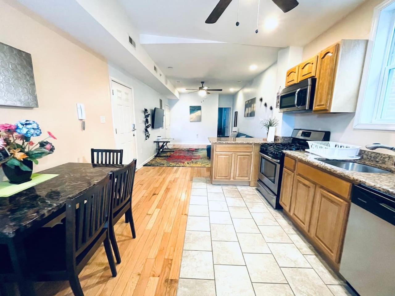 Modern Cozy Huge Balcony In Heart Of Passyunk *