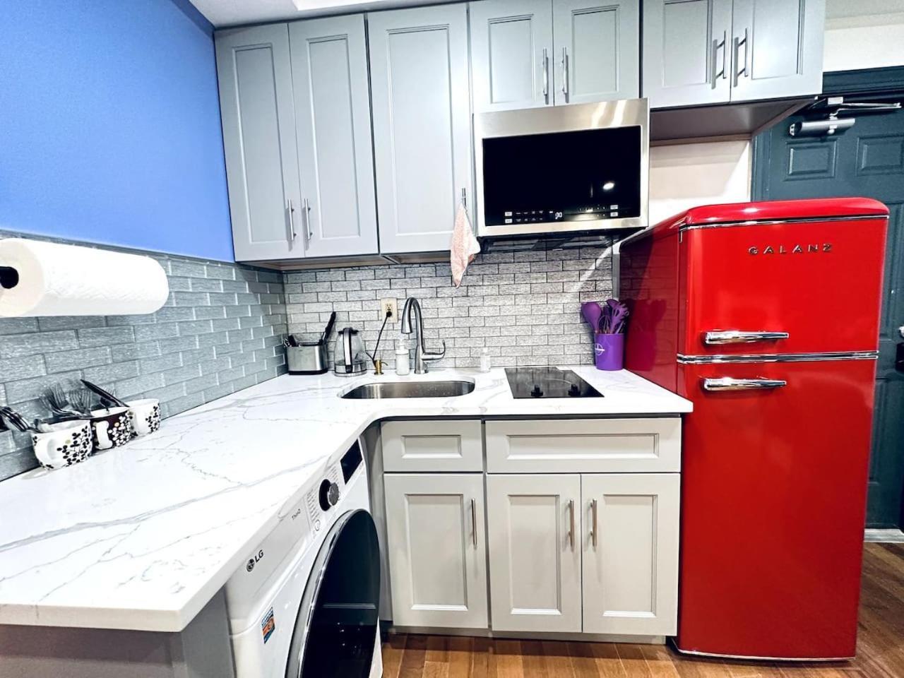 New - Nearby Rittenhouse Square Apartment