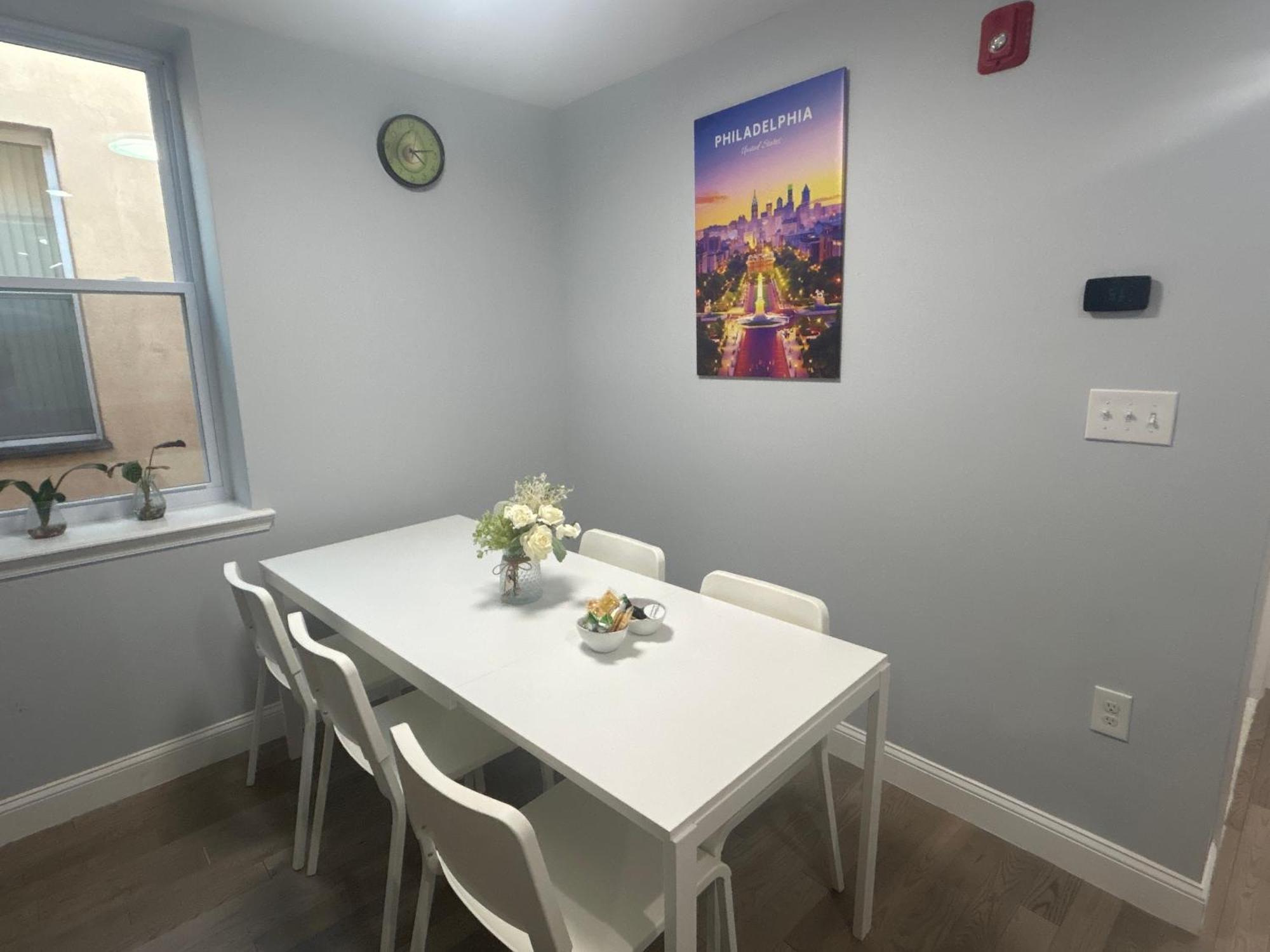 Cozy 2-3 Bedroom In Center City!