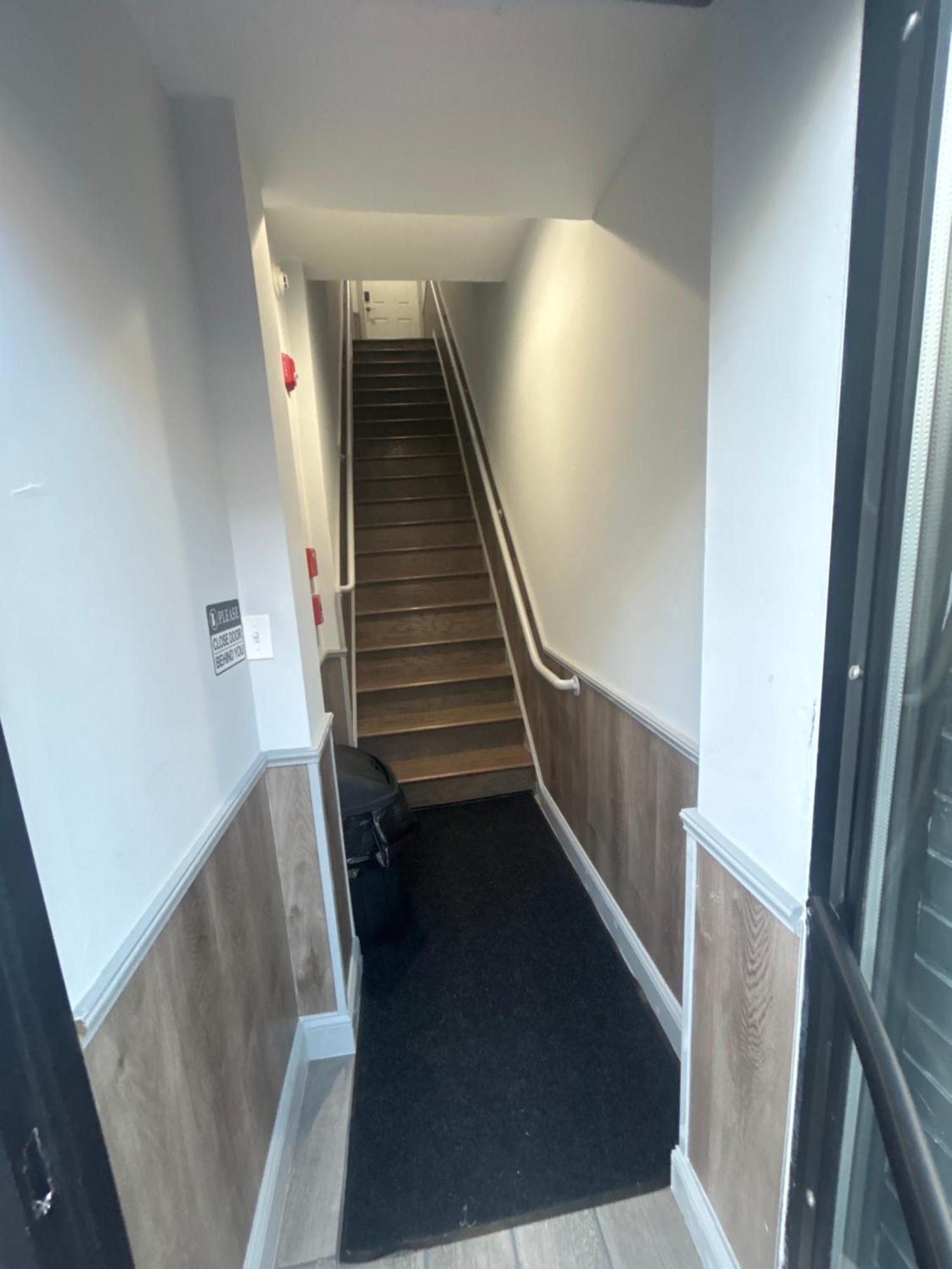 Cozy 2-3 Bedroom In Center City! Apartment *
