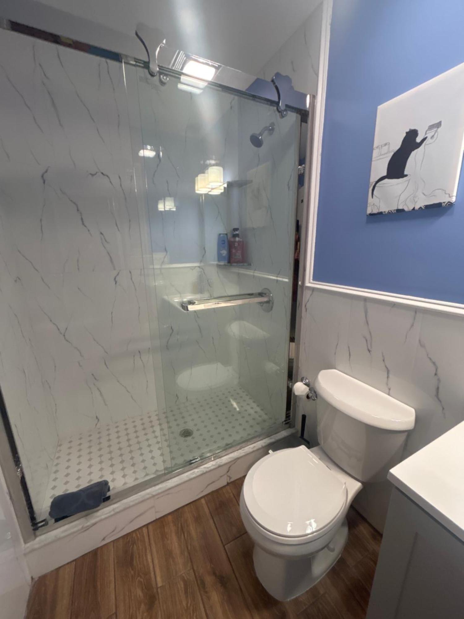 Cozy 2-3 Bedroom In Center City! Apartment
