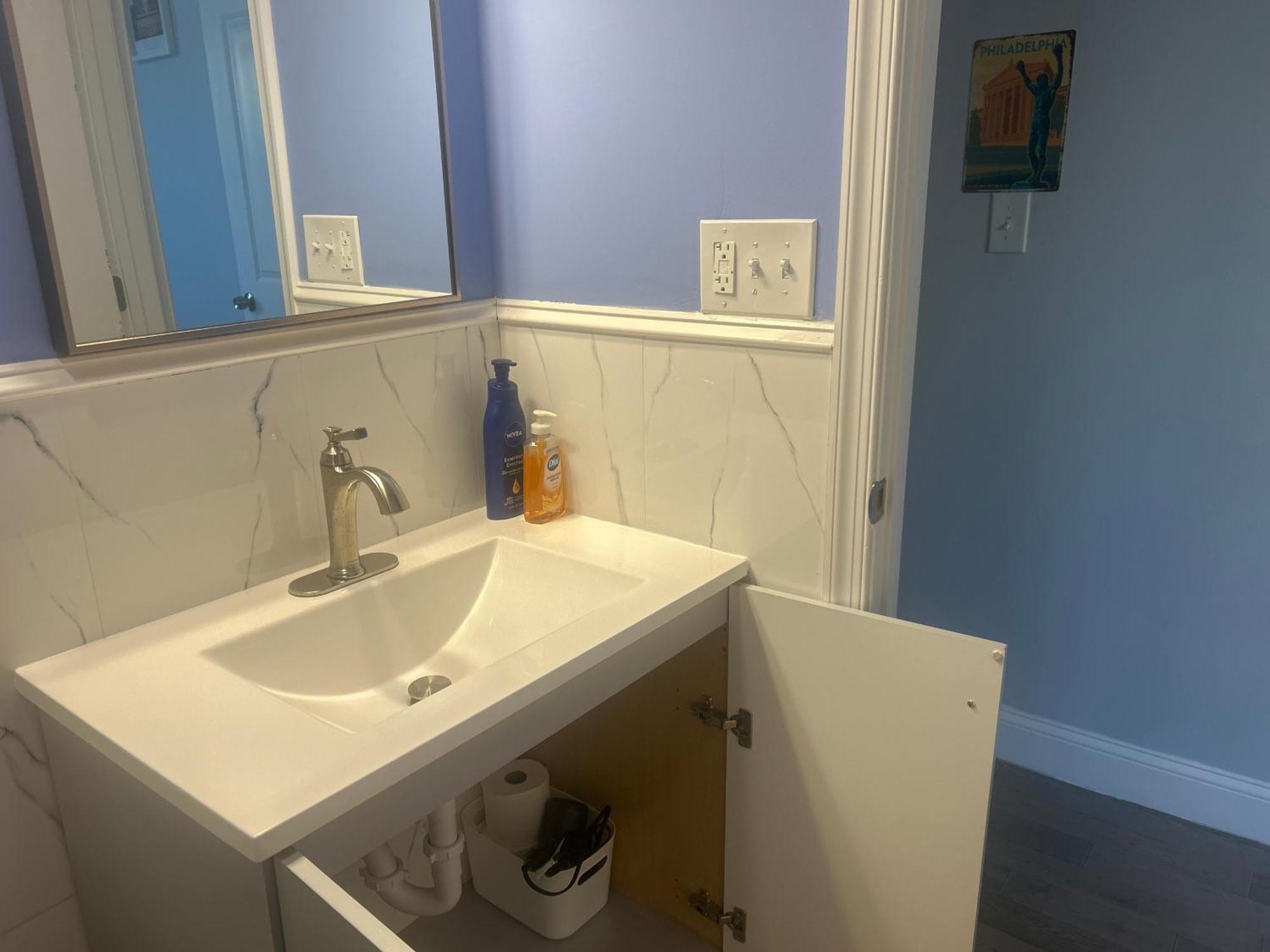Apartment Cozy 2-3 Bedroom In Center City!