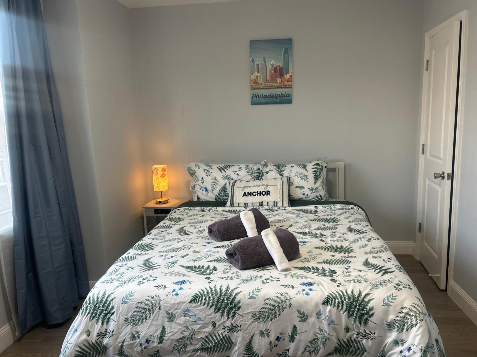 Apartment Cozy 2-3 Bedroom In Center City!