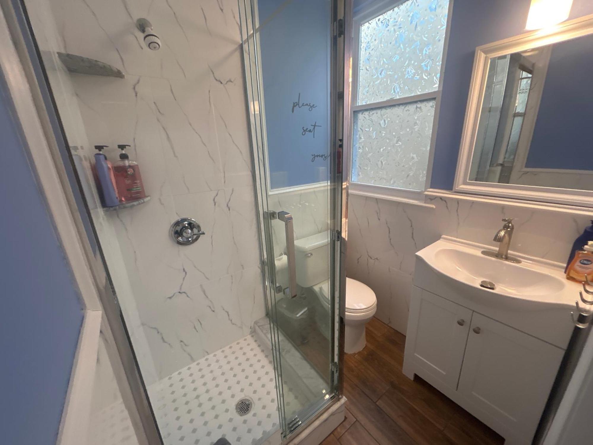 Apartment Cozy 2-3 Bedroom In Center City!