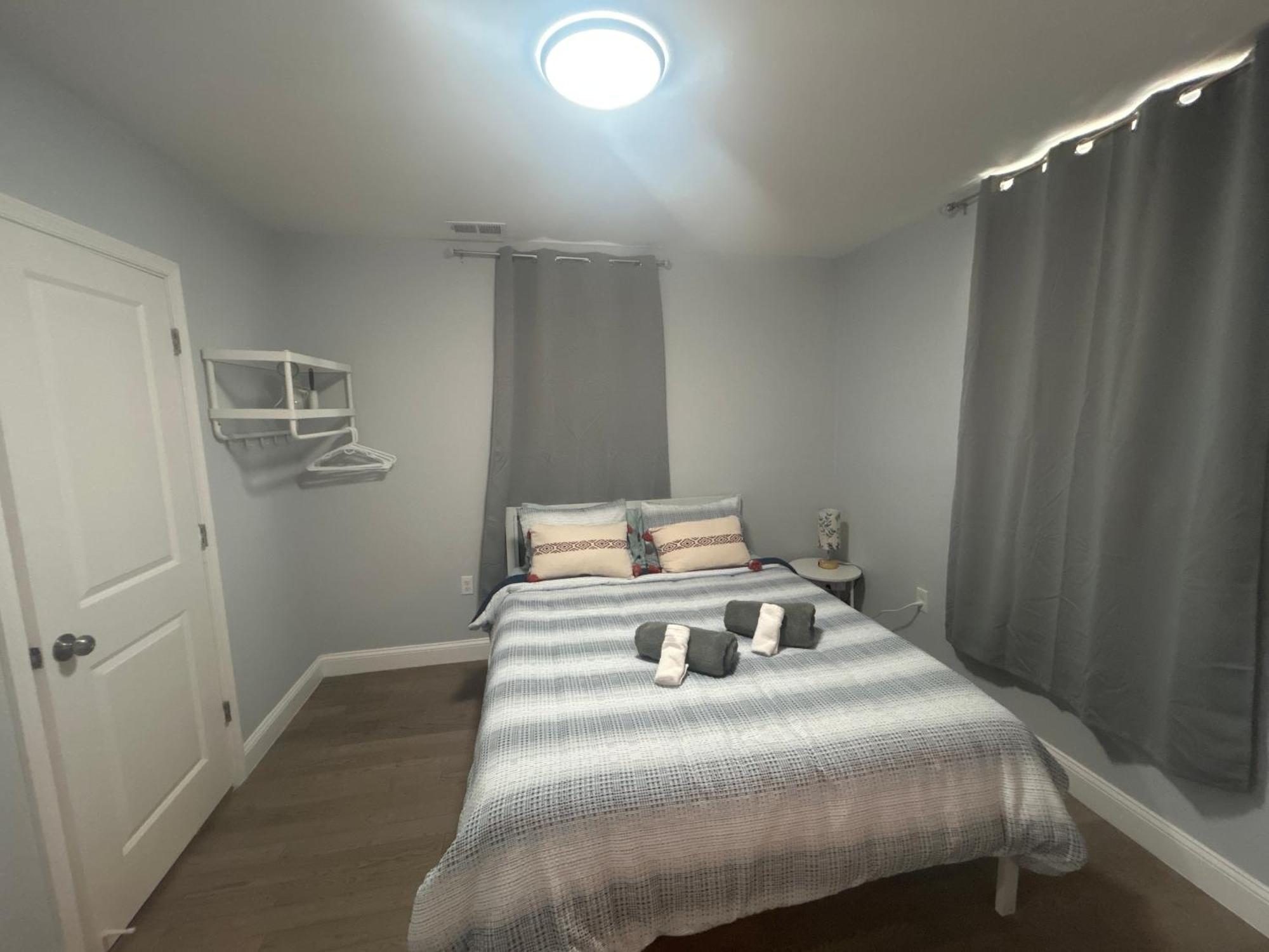 Apartment Cozy 2-3 Bedroom In Center City!