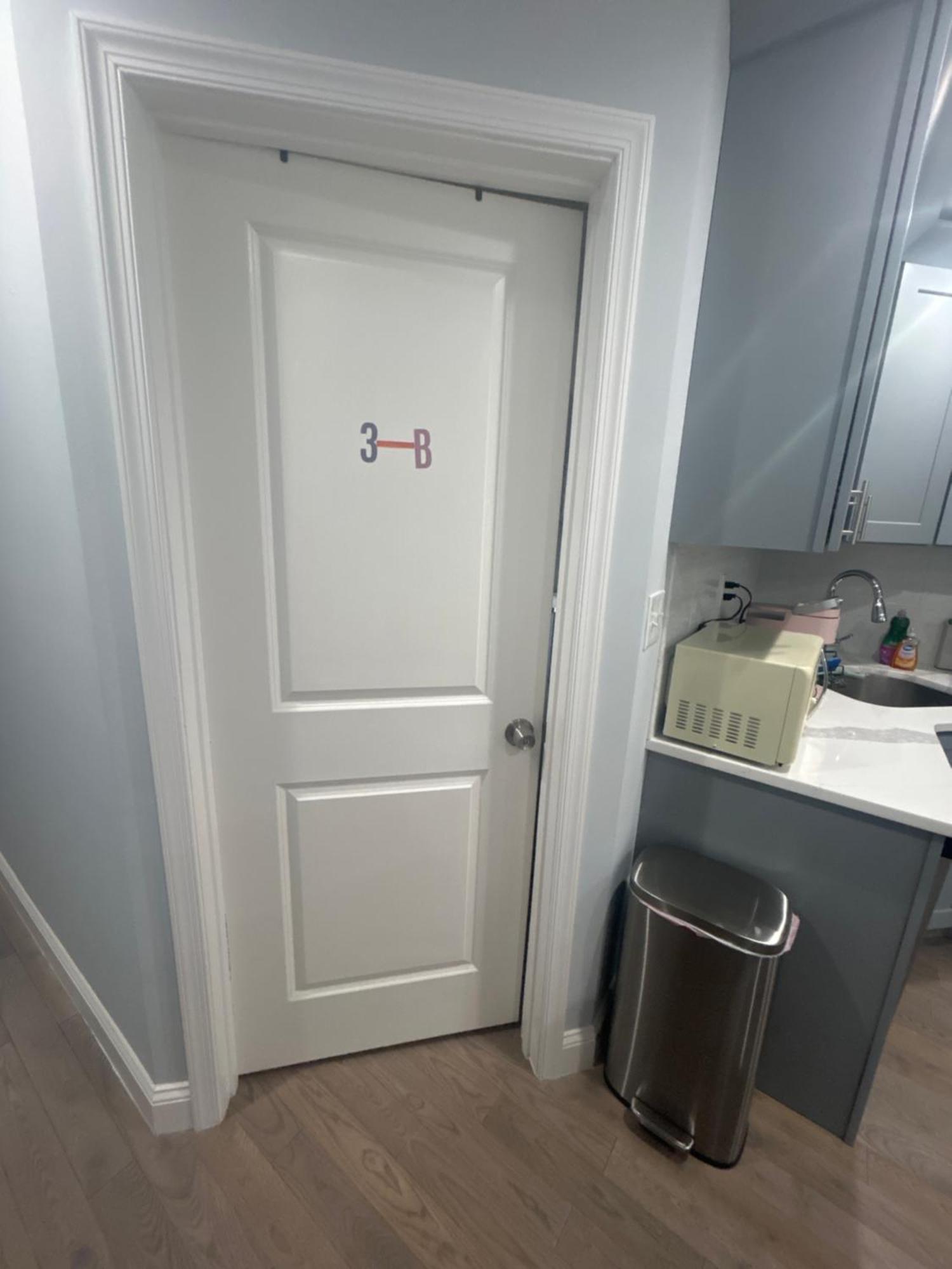 Apartment Cozy 2-3 Bedroom In Center City! *