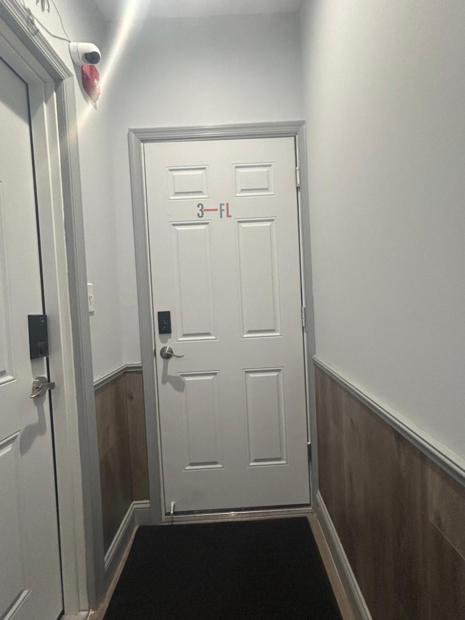 Cozy 2-3 Bedroom In Center City! *