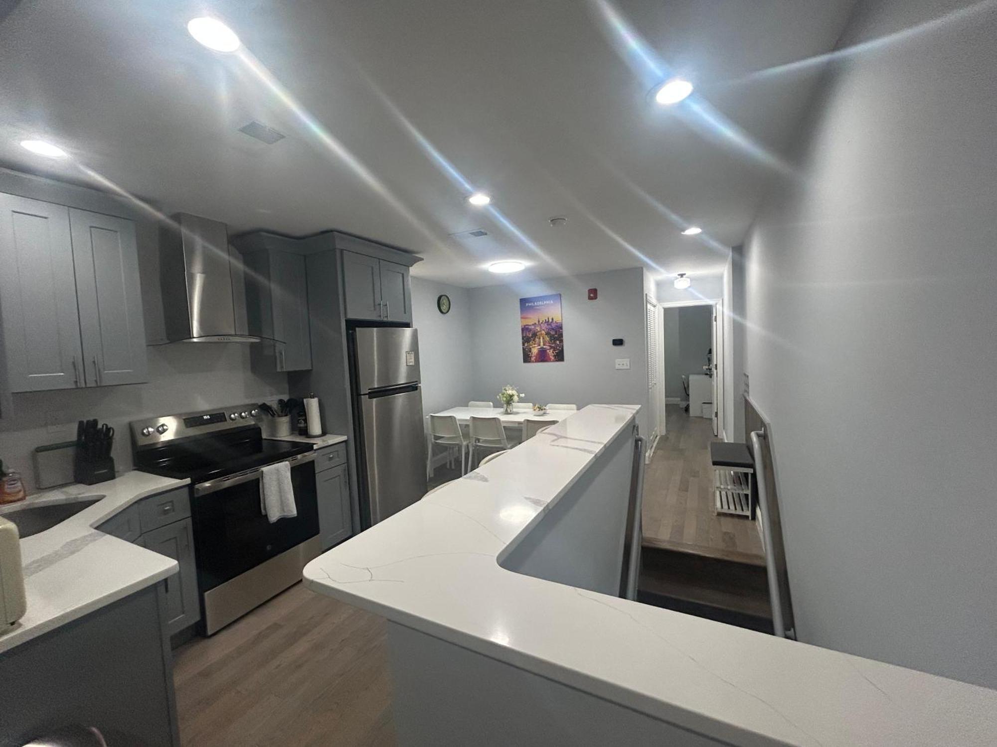 Cozy 2-3 Bedroom In Center City! Apartment *