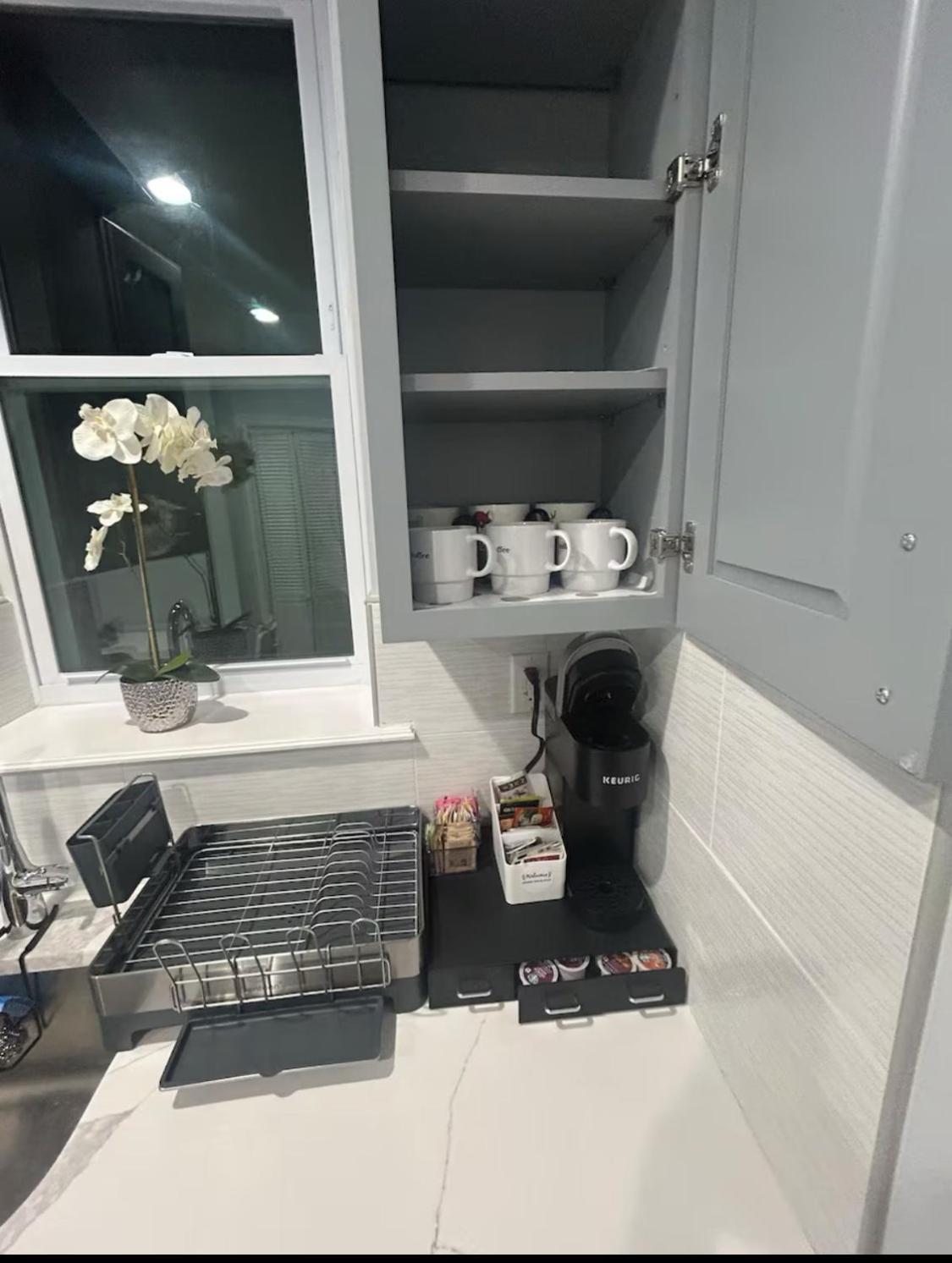Cozy 2-3 Bedroom In Center City! *