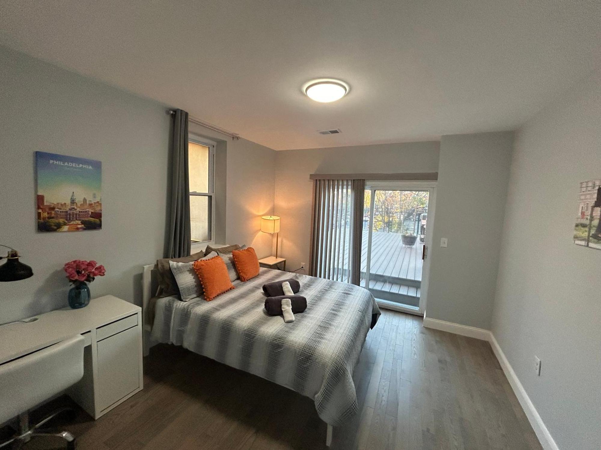 Cozy 2-3 Bedroom In Center City!