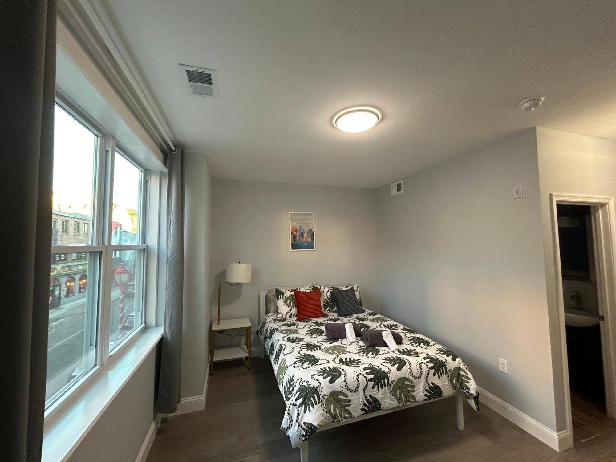 Apartment Cozy 2-3 Bedroom In Center City!