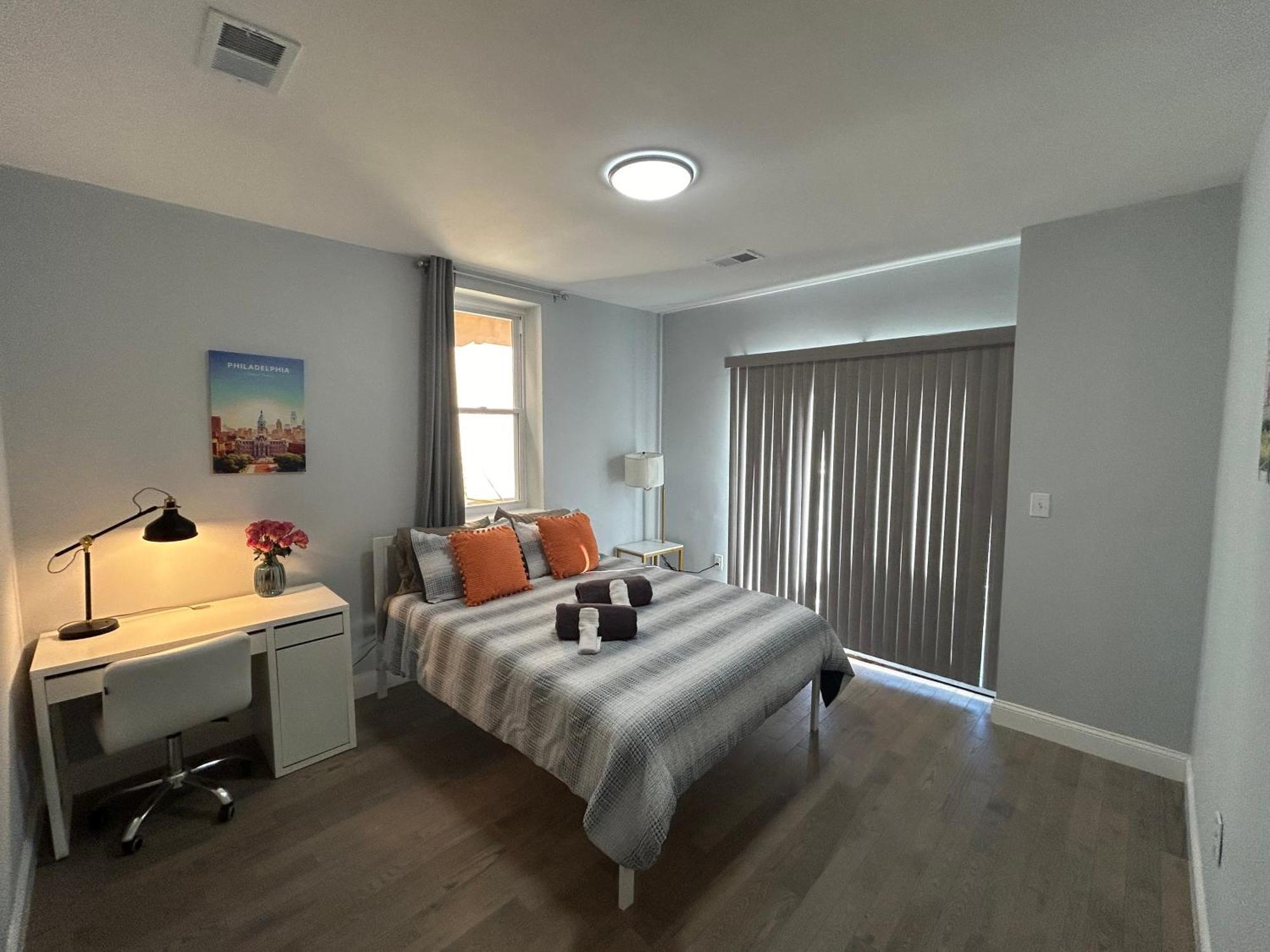 Cozy 2-3 Bedroom In Center City! Apartment *