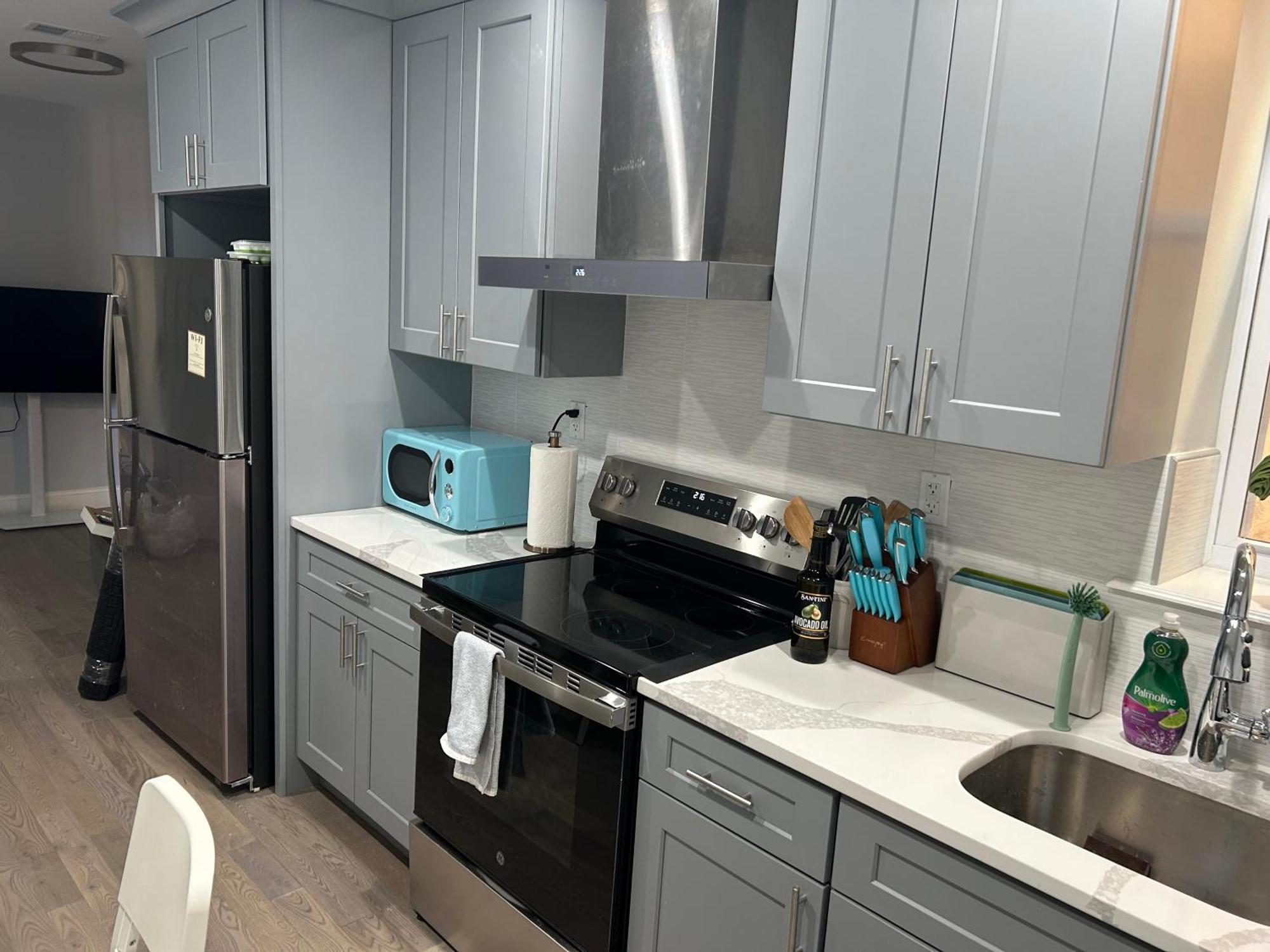 Cozy 2-3 Bedroom In Center City! *