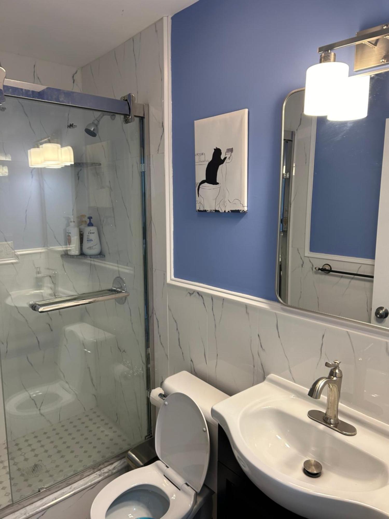 Cozy 2-3 Bedroom In Center City!